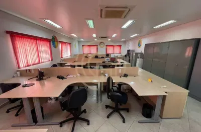 Aluga-se  prédio comercial de 438m² espaços versáteis para escritórios e negócios