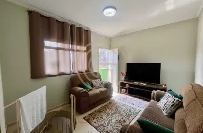 Casa com 2 dormitórios (1 suíte) com vaga de garagem no socorro