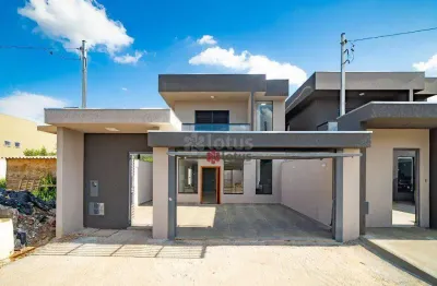 Belíssima casa á venda em conceito aberto, lindo acabamento, área externa impecável. agende uma visita agora mesmo!