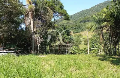 Maravilhoso terreno à venda na praia do siriú, garopaba/sc, com vista incrível para o vale, ótima l
