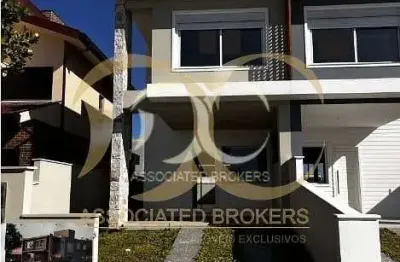 Casa próximo à praia, ótima localizacao, praça  , 3 dormitorios-1 suite- sala ampla-patio-ventilaca