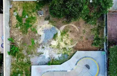Terreno à venda com pista de skate, pertinho da praia, em ótima localização no rio tavares, florian