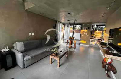 Maravilhosa casa  financiável de 3 quartos com garagem e churrasqueira  em condomínio à venda no ca