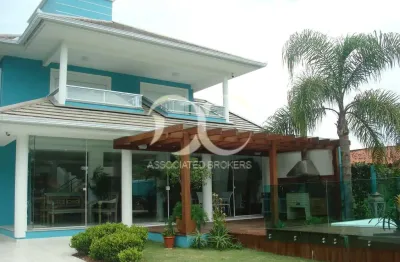 Casa alto padrão canal barra lagoa com pier, 3 suítes na casa princiapl + 2 suítes  de hóspedes. sa