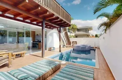 Maravilhosa casa morro da pedras. próximo ao mar. 362 m2 , 4 suítes. localização excelente. ilumina