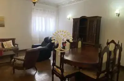 Casa ampla com edícula, espaço para consultório/escritório e mais de 5 vagas de