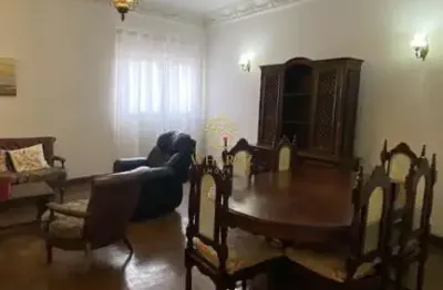 Casa ampla com edícula, espaço para consultório/escritório e mais de 5 vagas de
