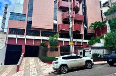 Apartamento amplo e iluminado no centro, com móveis planejados e todo o conforto que você procura!