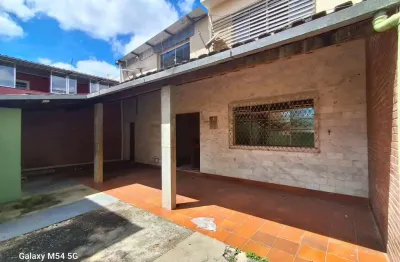 Casa com 2 quartos para alugar na Avenida Inês Garcia, Benfica, Juiz de Fora