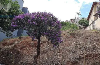 Terreno à venda na Rua Guacuí, São Mateus, Juiz de Fora
