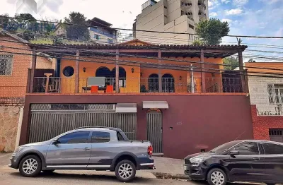 Casa com 5 quartos à venda na Rua Antônio Passarela, São Mateus, Juiz de Fora