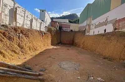 Terreno à venda na Rua Monsenhor Nogueira, Paineiras, Juiz de Fora