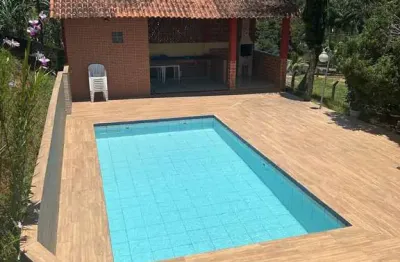Chácara estilo colonial à venda no bairro filgueiras, juiz de fora — 2 quartos, varanda e forno a lenha (r$ 450.000)