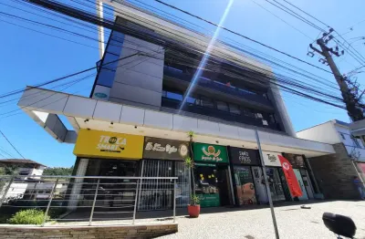 Sala comercial para alugar na Avenida Presidente Costa e Silva, São Pedro, Juiz de Fora