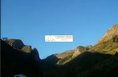 Sitio em vargem grande com vista para as montanhas com água de nascente