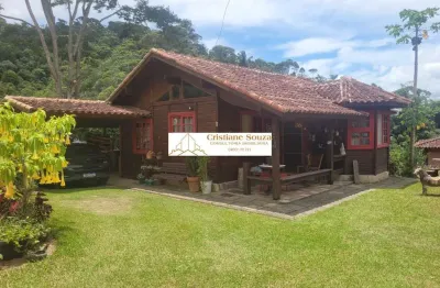 Imperdível oportunidade! Casa à venda em Teresópolis-RJ, Vargem Grande. 3 quartos, 2 salas, 2 banheiros, 2 vagas de garagem. 118m².