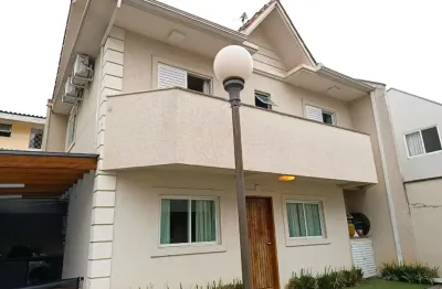 Sobrado 3 dormitorios (1 suite) não geminado com lareira, semi mobiliado