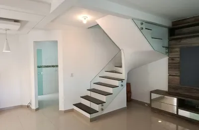 Excelente sobrado em condomínio, 3 dormitórios, no santa cândida