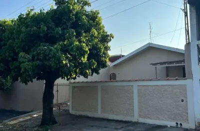 Casa com 3 quartos para alugar no Madureira, Bauru 