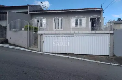 Casa, com 3 dormitórios, sendo 1 suíte, de 180 m² Barreiros - São José