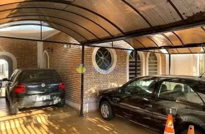 Casa comercial com 10 salas para alugar na Rua Quinze de Novembro, 219, Centro, Taubaté