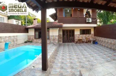 Ampla  casa, corrego grande, 3 dormitorios (suíte), piscina, edícula.