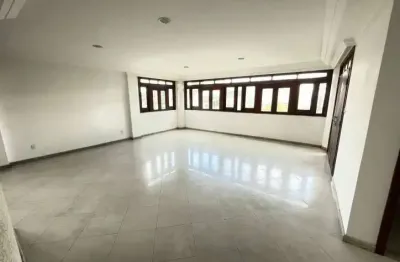 Casa com 5 quartos à venda no Piatã, Salvador 