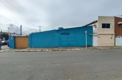 Casa em terreno de 220m² em excelente localização no poço