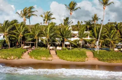 Casa com 468,73m² - pé na areia na rota dos milagres