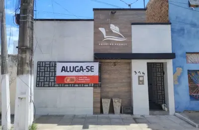 Casa para alugar na Rua Silvério Jorge, 375, Jaraguá, Maceió