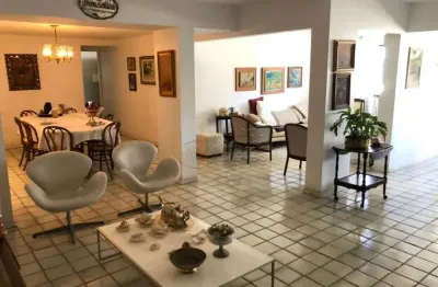 Apartamento com 4 Quartos e Varanda com Vista Mar à venda na Ponta Verde