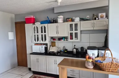 Lindo apartamento com 2 vagas de garragem um coberta, pomportaria 24 horas