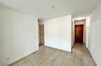 Oportunidade de verdade! apartamento em ótima localização, 2 quartos com uma suite ampla, sala em dois ambientes, área de serviço com muita iluminação, banheiros com ventilação natural.