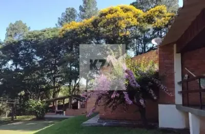 Chácara com casa ampla e lazer completo – excelente localização