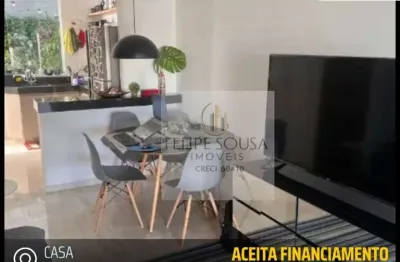 Linda casa com fino acabamento 2 quartos planejados, 1 suíte, 2 vagas