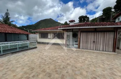 Excelente casa á 5 minutos do centro da cidade de teresópolis