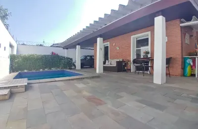 Casa 5 quartos, 3 suítes, duas quadras da praia da enseada no guarujá são paulo
