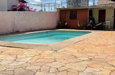 Vende-se excelente casa no bairro baú muito bem localizada