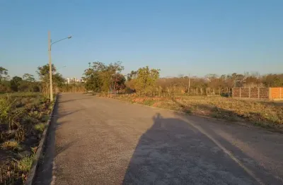 Terreno no loteamento parque das águas em várzea grande escriturado