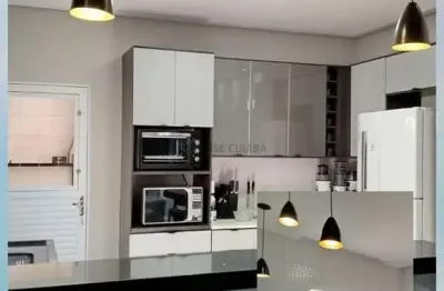 *casa toda decorada de  gesso e com lustres . sanca na sala e com crôica e fita