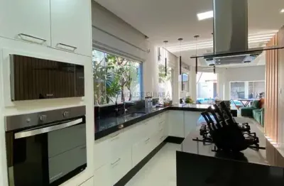 Casa com 3 quartos à venda na Rua Bérgamo, Jardim Itália, Cuiabá