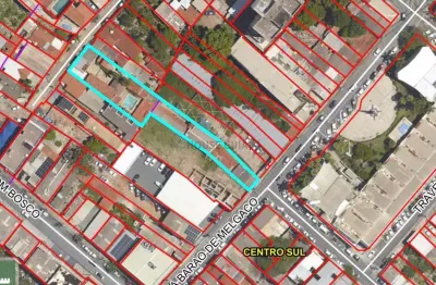 Vende imóvel de 1.100m2 de terreno, localizado na rua barão de melgaço centro