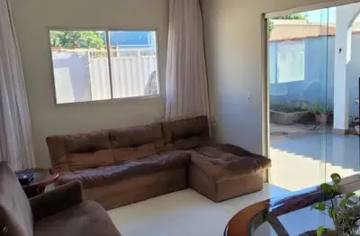 Vendo linda casa com 4 quartos - 2 suítes - condomínio fechado