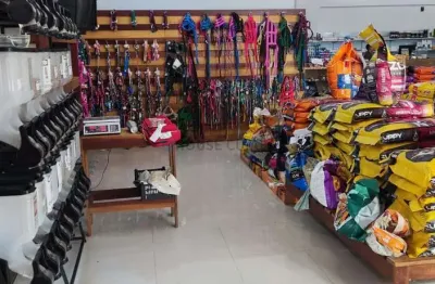 Prédio com loja montada no ramo de rações, produtos e medicamentos em geral para