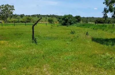 Vendo!!! uma fazenda à 33km de cuiabá, são 179 hectares às margens do rio coxipó