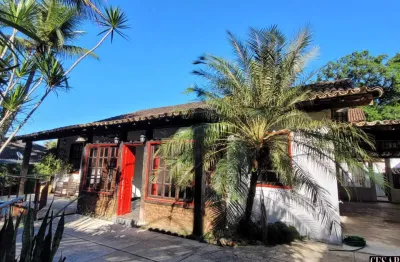 Casa com 03 suítes, no condomínio floresta, rio de janeiro, rj.