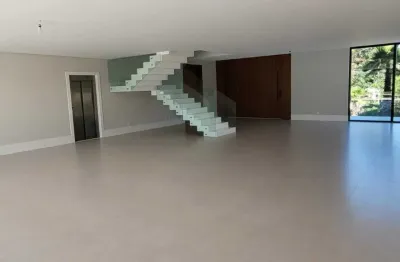 Mansão com 05 suítes, primeira habitação, na barra da tijuca, rio de janeiro, rj.