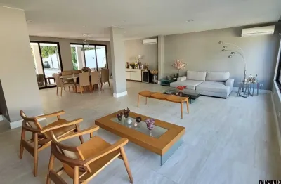 Mansão com 05 suítes, recém-reformada, na barra da tijuca, rio de janeiro, rj.