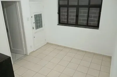 Sobradinho c/ quintal no bairro boqueirão - santos/sp