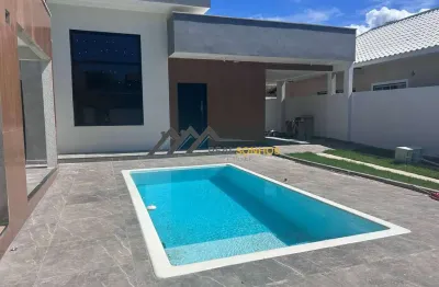 Casa com desing moderno em rua asfaltada no bairro vila capri em araruama